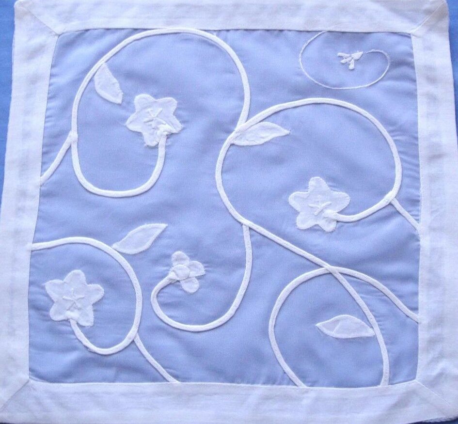 White "Wild Briar" 30cm Square Doiley