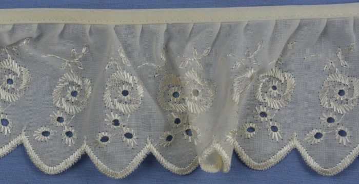 70mm Cream Gathered Cambric Lace Edging (per metre)