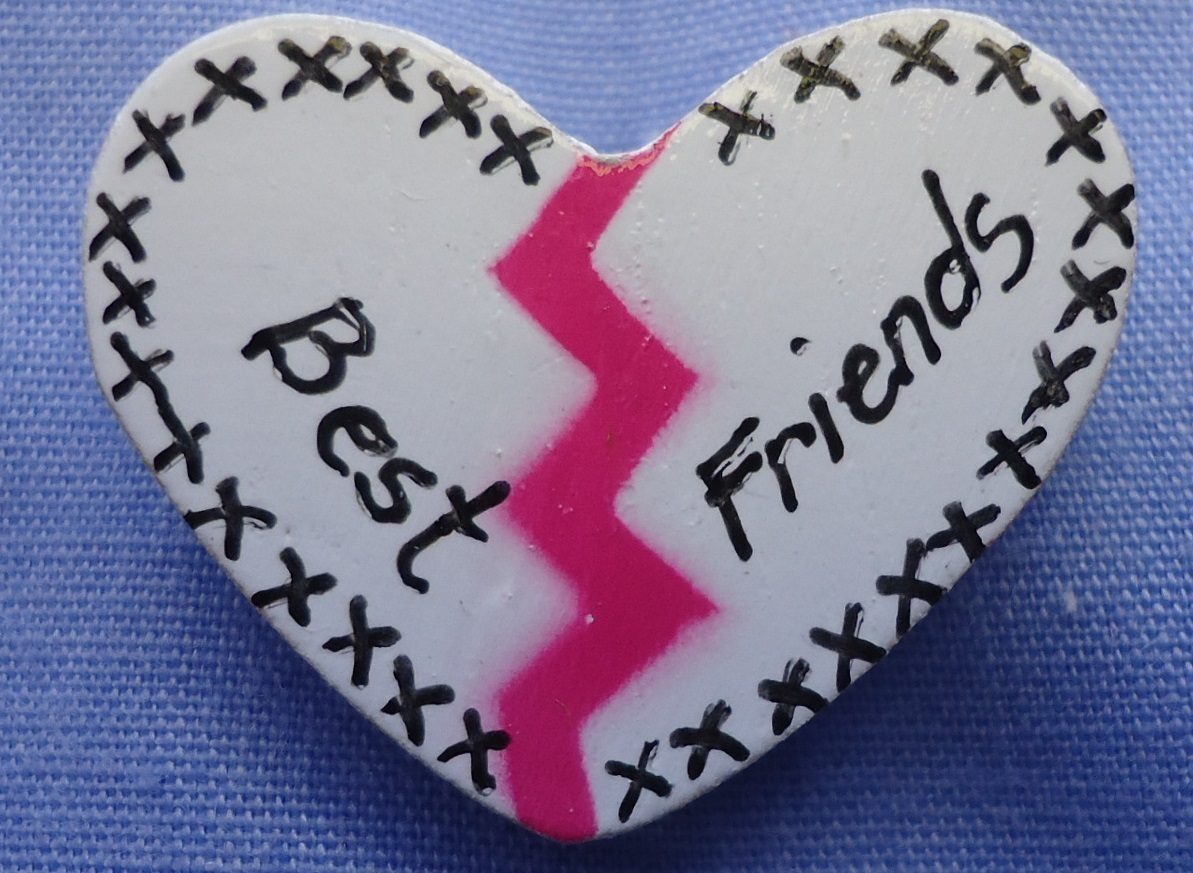 25mm Hand Painted Wooden Heart Craft Shank Button (x 2 buttons)